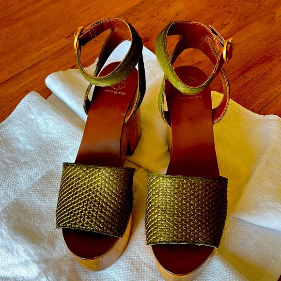 Tory Burch Camilla Calf Hair Wooden Platform Sandal - Picture 3 of 7